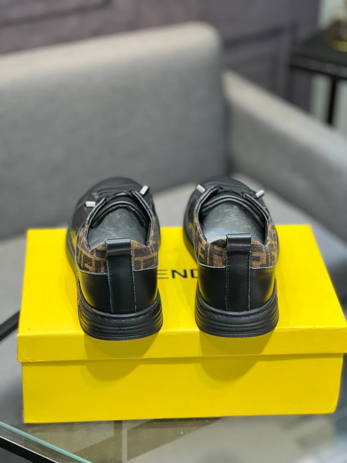 Men's men's shoes 💰400 [FENDI] Spring and Autumn new style 🙈original replica! Reproduced from the original 💯, the workmanship is top-notch, 💪💪💪 cowhide leather upper ➕ genuine leather feet, 👻 suitable for all kinds of travel! Number of yards 38-44